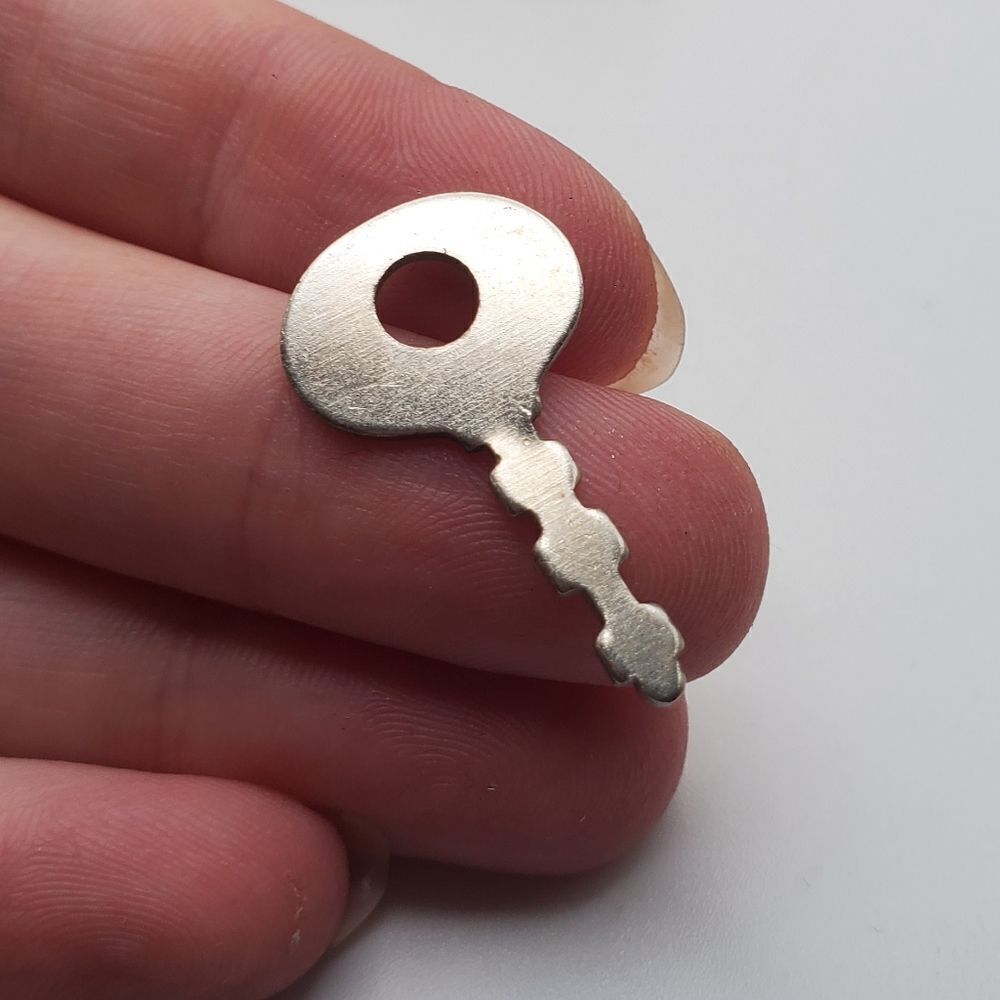 Key‎ necklace pendant